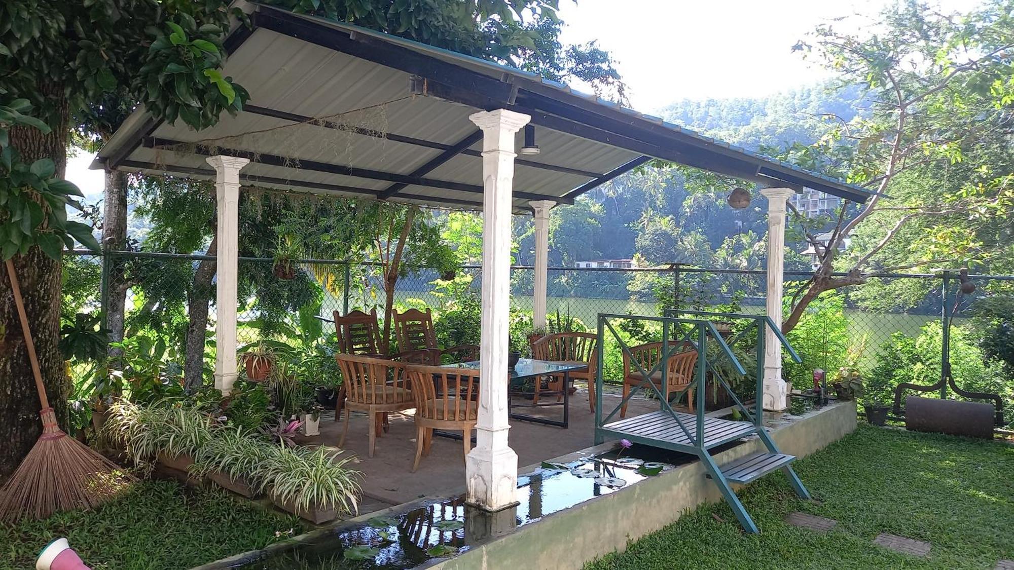 Hotel Mahaweli Shades Kandy Exterior foto
