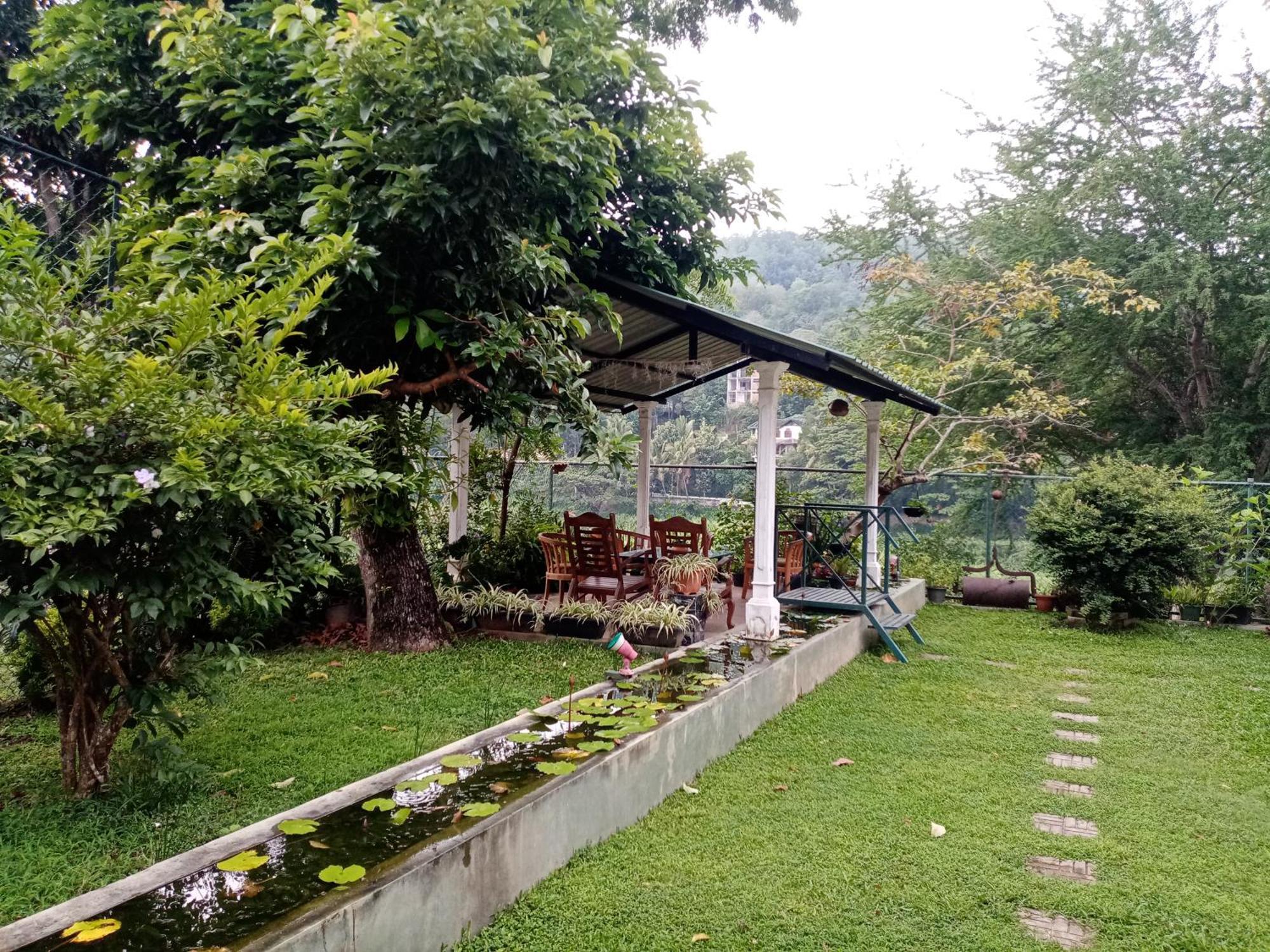 Hotel Mahaweli Shades Kandy Exterior foto